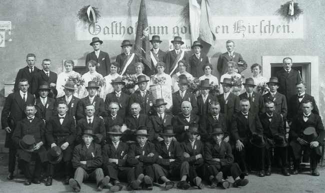 Gruppenfoto von der Fahnenweihe 1930
