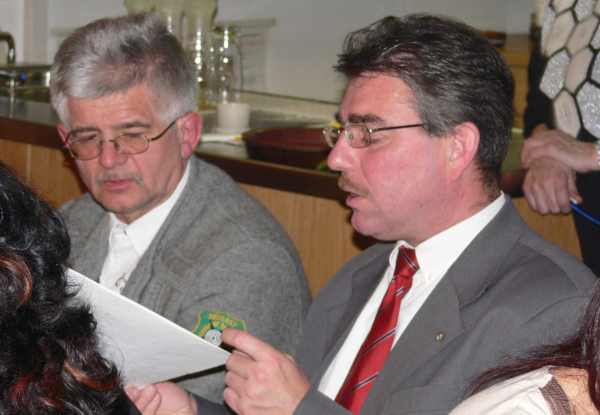 Gerhard Lehner und Bürgermeister Norbert Bücherl